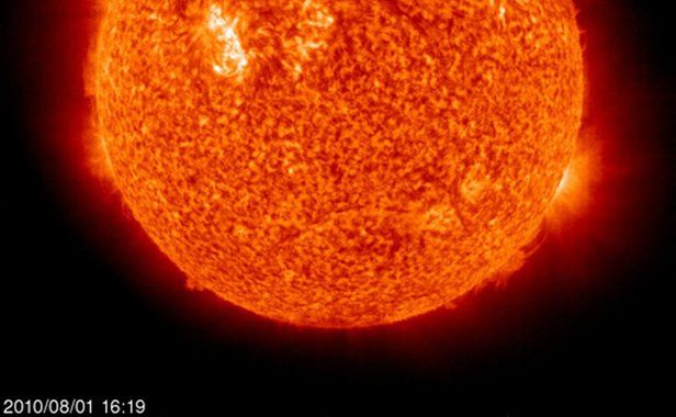 Les scientifiques révèlent qu'une tempête solaire aurait pu renvoyer la terre au 18è siècle en 2012. Ob_0bf90b_616x380-vue-soleil-prise-nasa-1er-aout