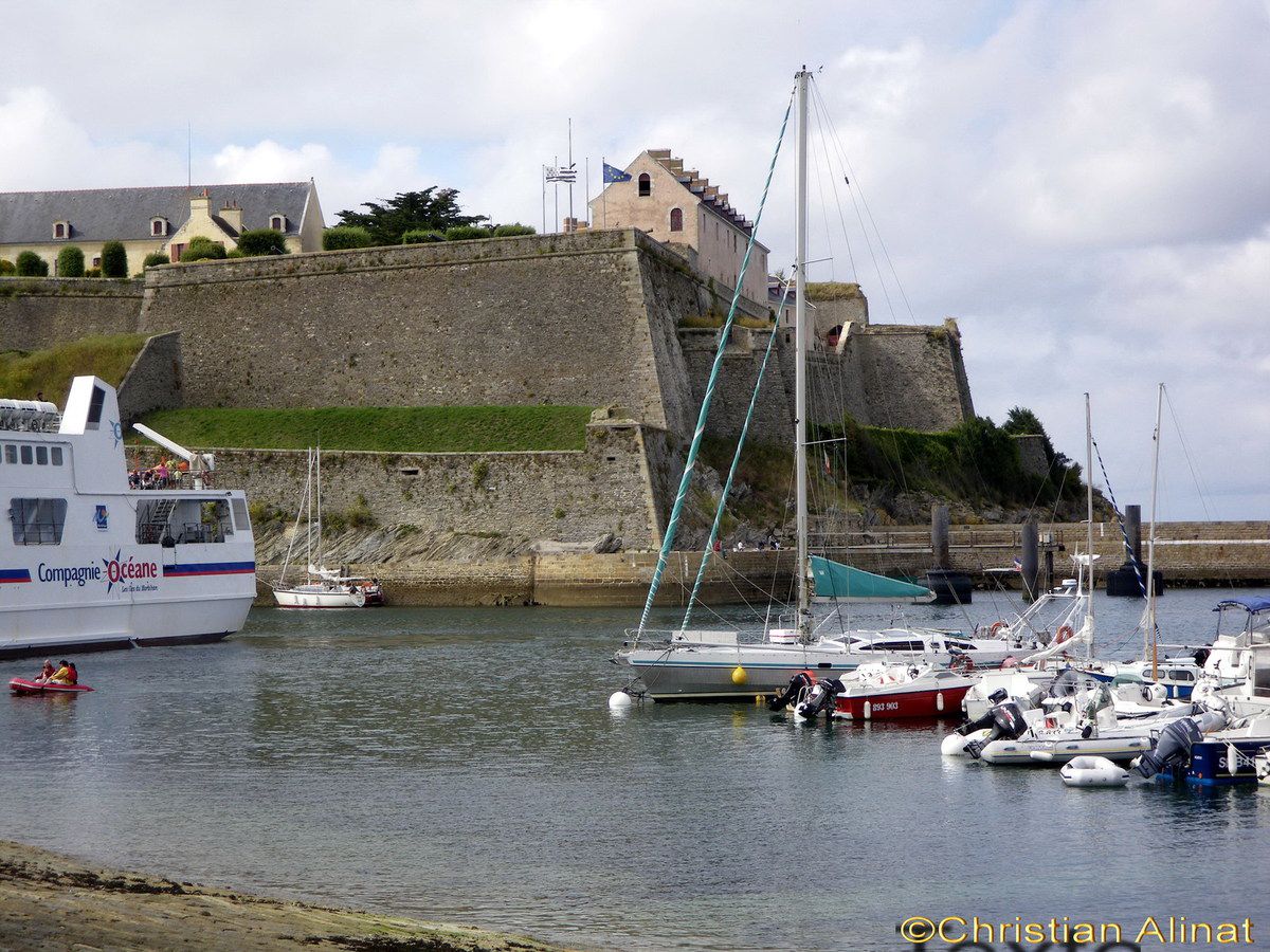 un lieu de tournage de Martin 31 janvier trouvé par Pitchoune Ob_4d7319_belle-ile-en-mer-le-palais-2