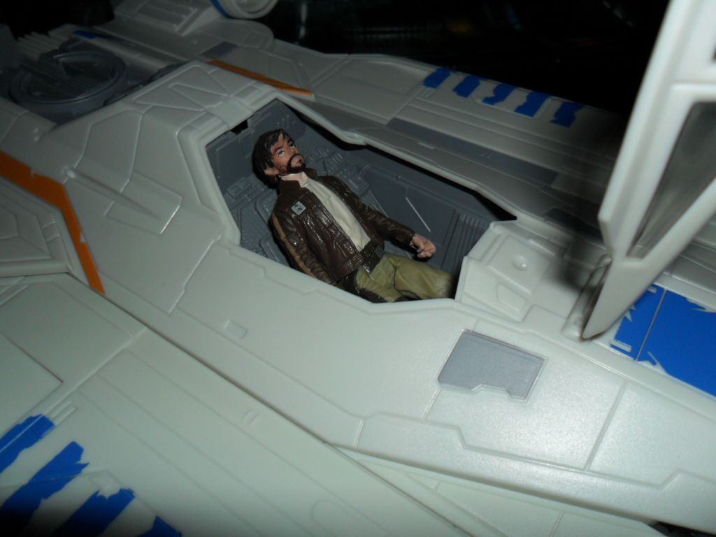 Collection n°182: janosolo kenner hasbro - Page 10 Ob_10a374_rebel-u-wing-fighter-with-captain-cass