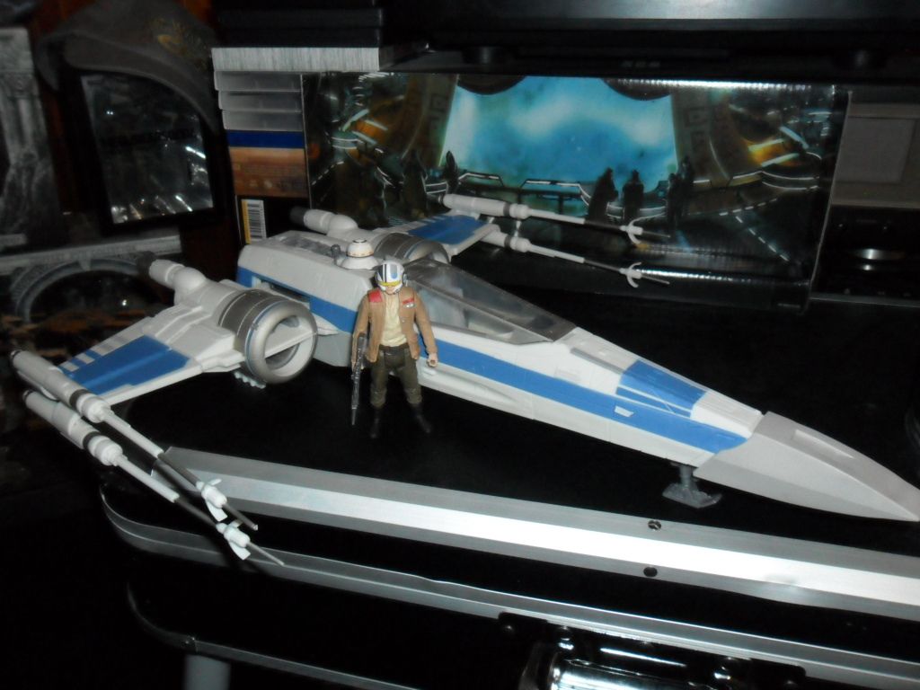 Collection n°182: janosolo kenner hasbro - Page 11 Ob_0adf02_x-wing-de-la-resistance-with-poe