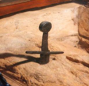 L’impossible épée dans la pierre de l’Abbaye de San Galgano… ! Ob_01a604_s1-san-galgano-spada11