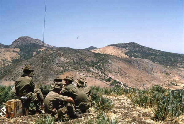 La ligne Morice en Algérie, 1956-1962 . Ob_3f2ae1_soldats-lignes-morice-1958