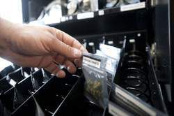 À Vancouver, le cannabis s'achète au distributeur. Ob_1f8e64_media-l-6748224