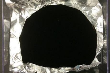 Des chercheurs ont créé le matériau le plus sombre du monde Ob_9a92dd_vantablack-0