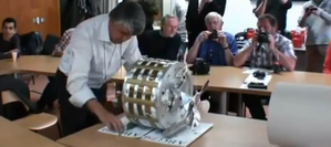 Muammer Yildiz démonte son moteur magnétique à énergie libre Libre