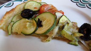  TARTE VÉGÉTARIENNE AUX COURGETTES, PESTO ET TOMATES SDC11068