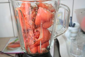 Soupe estivale glacée et son sorbet tomates/piment d'espelette Soupe-glacee-tomates-1081