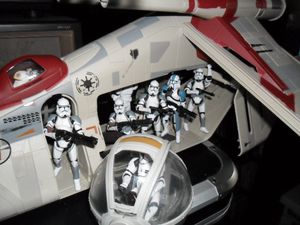 Collection n°182: janosolo kenner hasbro - Page 3 Clone-attack-on-coruscant-in-gunship