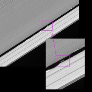 Le mystere des ‘’ Cigares ‘’ géants de Saturne… Cigare