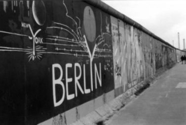 La chute du mur de Berlin LE-MUR-DE-BERLIN