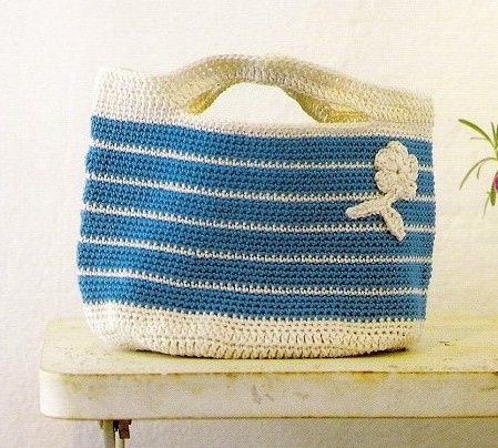 alot of wonderful bags with Patterns - كروشيه / حقائب رائعة مع البترون Sac-bleu-et-blanc