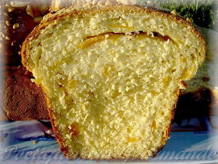 Brioche abricots et orgeat Brioche-abricots-orgeat-tranche