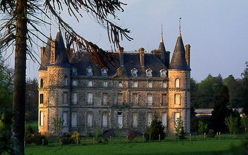 Châteaux de Bretagne à redécouvrir Biet_chateau_coatannoz