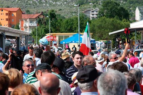 a propos du message du 2 juin 2011 June2-2011-mirjana-crowd