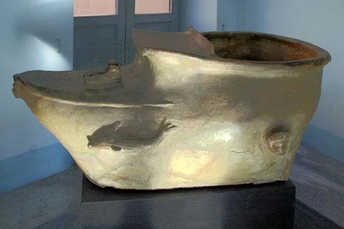 Un objet peu difficile à identifier 563h-musee-archeologique-de-Palerme--baignoire