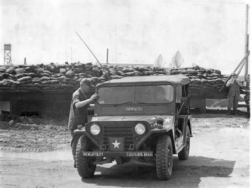 NAM IMAGES - Página 2 M151-jeep-vietnam