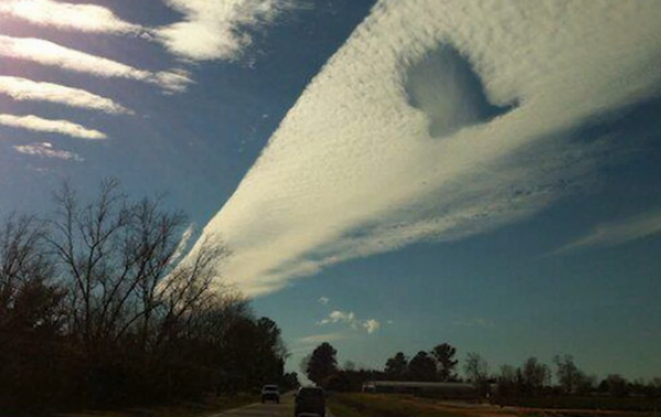 chemtrails - Les chemtrails; réalité ou fiction? - Page 17 Trou-1_zpsec2fb02a