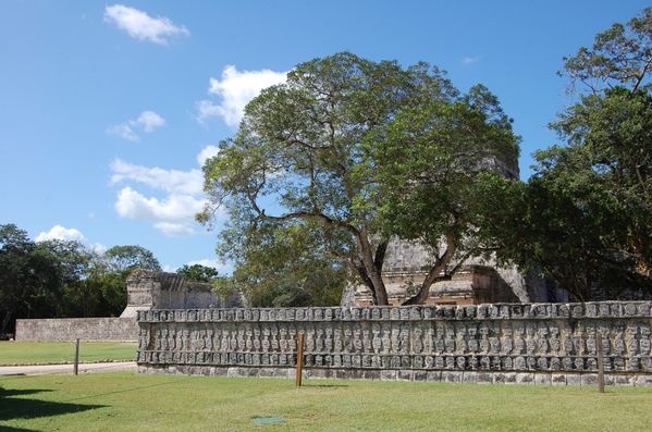 Impressionnant. Mayas-chichen-itza-autel-des-morts---2-