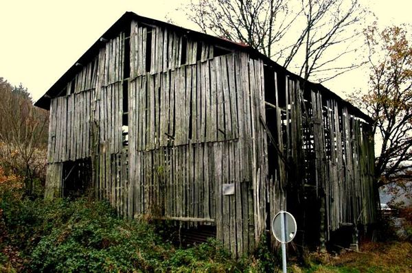  Bouillon, la vallée de la Semois et ses tabacs Sechoirs-poupehan_020