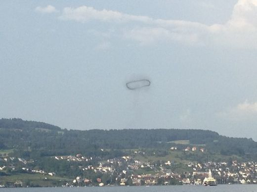 Un étrange nuage au-dessus du lac de Zurich fait beaucoup parler de lui... 74232_OcTPrKeXIjDRHQJDugZNHg-copie-1