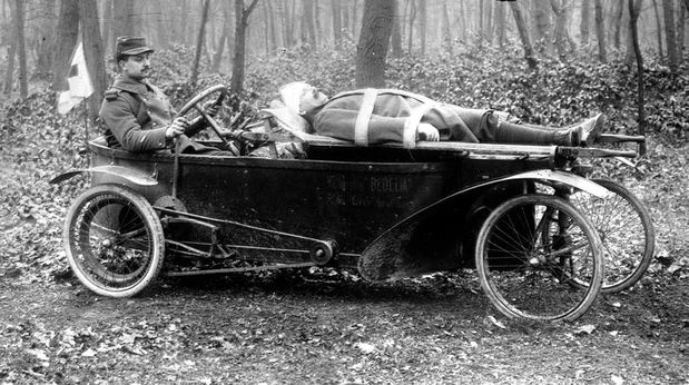 La moto dans la Première guerre 1914-1918 Bedelia-ambulance