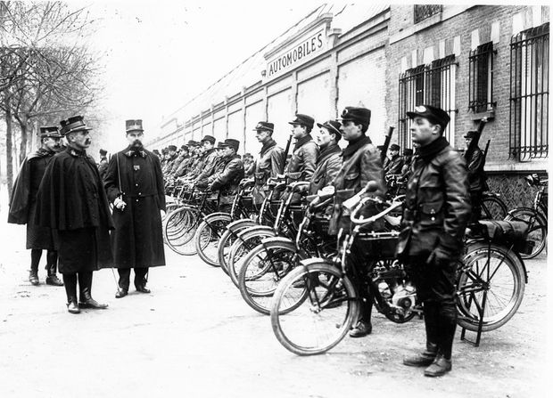 La moto dans la Première guerre 1914-1918 Peugeot---Belges