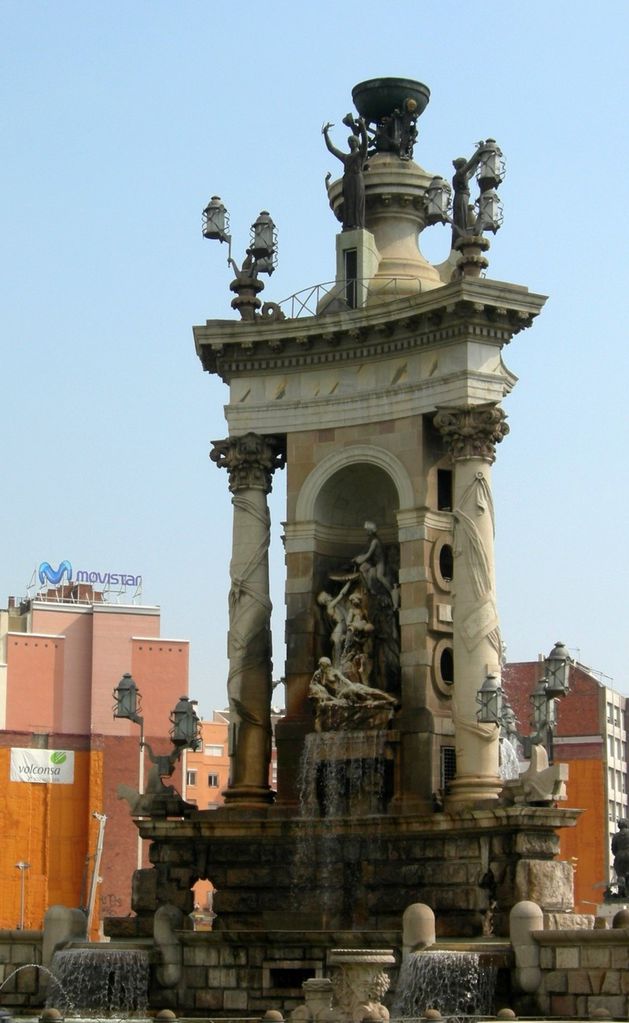 Une bien jolie fontaine . Place-d-Espagne-et-Fontaines-de-Montjuic--16-