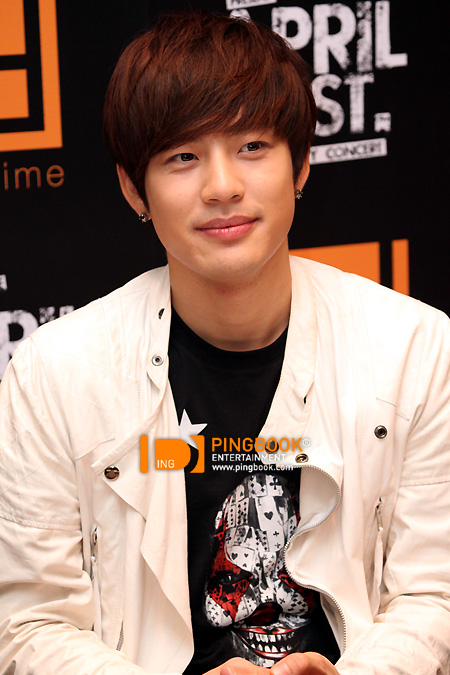 [บทสัมภาษณ์] SE7EN ให้สัมภาษณ์สื่อมวลชนไทย หลังเข้าร่วมงาน PD โชว์ไทม์ 'APRIL FEST. THE CHARITY CONCERT' 10