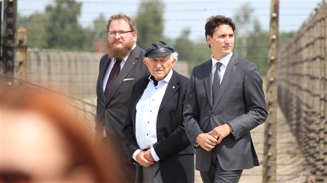 Un fil de discussion en mémoire des millions de victimes des nazis - Page 14 160710_oy5i4_auschwitz-trudeau-survivant_sn635