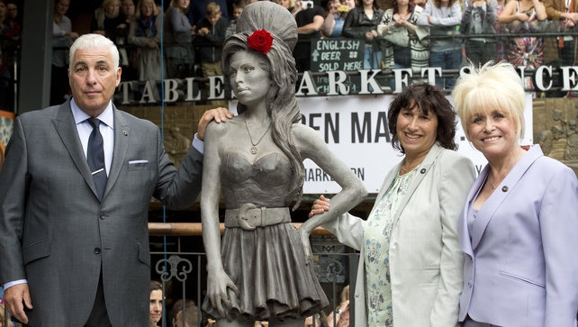 Statue of Britain's Amy Winehouse unveiled in London 00097e45-642