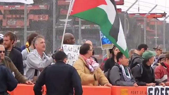 California Picketers Prevent Israeli Cargo Ship From Docking – 19 August 2014 Snimok_ekrana_2014-08-19_v_17.22.10.si