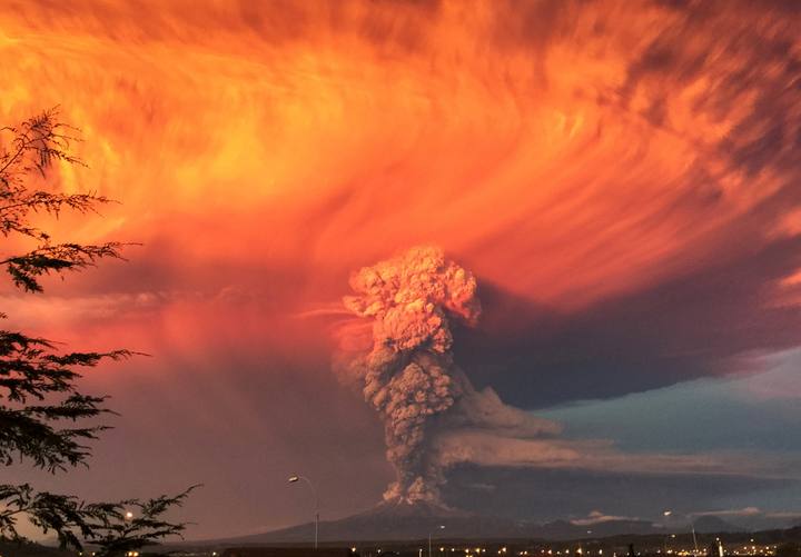 Alerta en Chile por erupcion del volcán Calbuco. 1429779940372