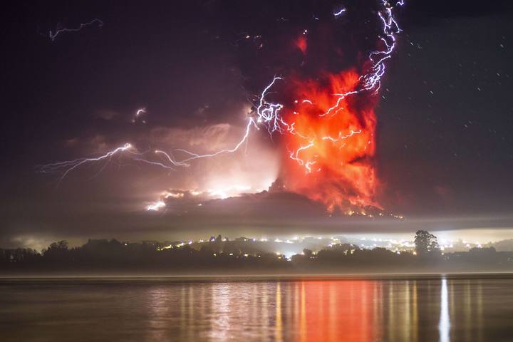 Alerta en Chile por erupcion del volcán Calbuco. 1429779996577