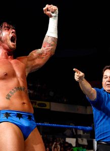 [Resultados] - Night of Glory 2011 WWE-Smackdown-CM-Punk-Chuck-Palumbo_894412