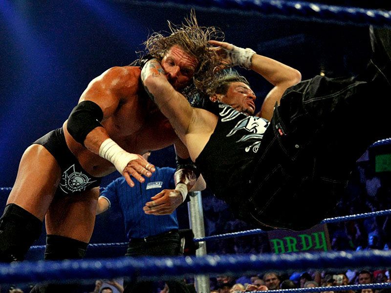 صور wwe....... WWE-Smackdown-Jeff-Hardy-Triple-H_1202360