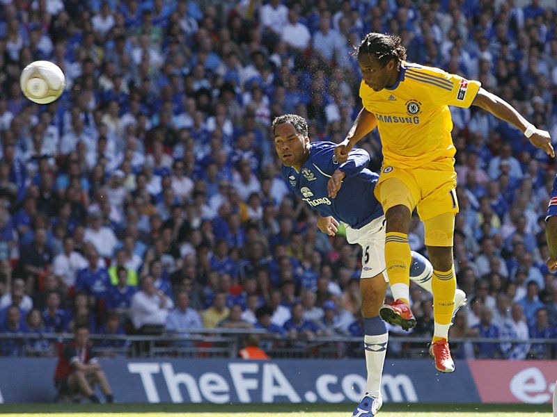 لامبارد يهدي تشيلسي الكاس Didier-Drogba-FA-Cup-final-goal_2312418