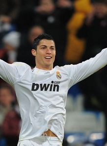 الـــSky Sport بيليجريني :"نحن نحتاج رونالدو". Real-Madrid-Cristiano-Ronaldo-celeb-Dec-2009_2399081