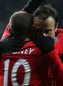 مانشستر يرد الدين لبيرنلى بالثلاثة Dimitar-Berbatov-Manchester-United-Premier-Le_2407718