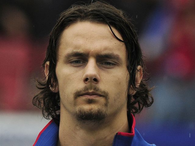 Name one player you'd partner up with in a bar fight - Page 3 Neven-Subotic_2466325