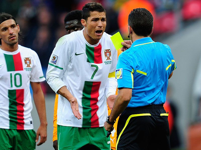 تغطية كأس العالم 2010 صور + أحداث + نتائج + طرائفهآ = متجدد Cristiano-Ronaldo-Portugal-Ivory-Coast-World-_2466023