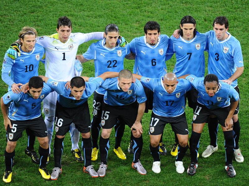  ::: هولندا الى النهائي بد فوزها على الاورغواي في مباراة مثيرة  Uruguay-v-Holland-Uruguay-XI_2474701