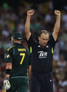 Airtel Quadro Cup : Match 4 | Thunderbolts vs Dynamos || 10th October - Page 7 Jonathan-trott-bowling-adelaide_2555383