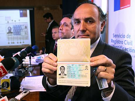 Nuevo carnet y pasaporte chileno tendrá un chip con información del usuario File_20111013160740