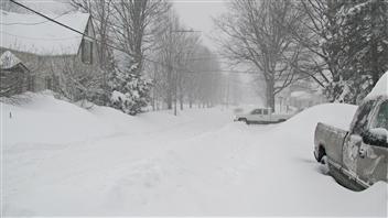 NEIGE AU QUÉBEC : DU JAMAIS VU EN UNE SEULE JOURNÉE !!! ....... 110307_c8y02_tempete-neige-sherbrooke_6