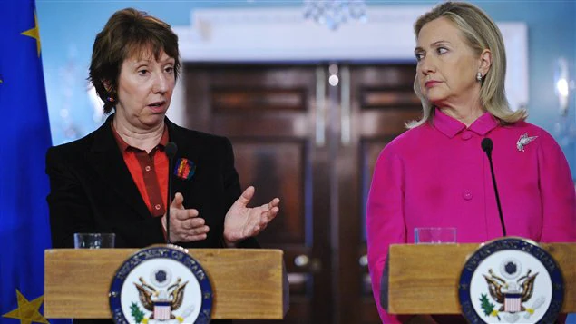 IRAN : LES U.S.A. ET L'EUROPE APPRÉCIENT LE SIGNE D'OUVERTURE... AFP_120217_k65x5_ashton-clinton_sn635