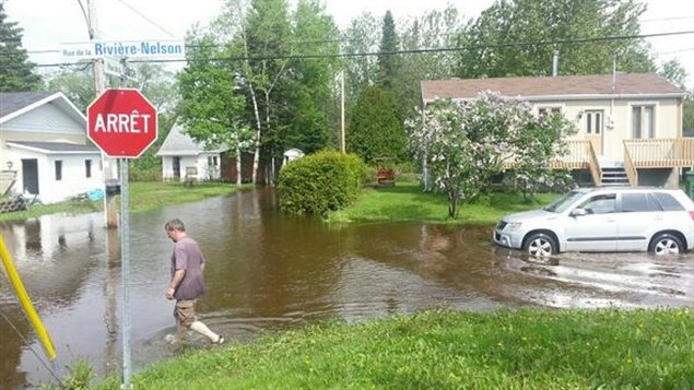 Tout ce que vous désirez connaitre sur le Québec et le Canada... - Page 15 130601_0d4bp_inondations_riv_nelson_sn635