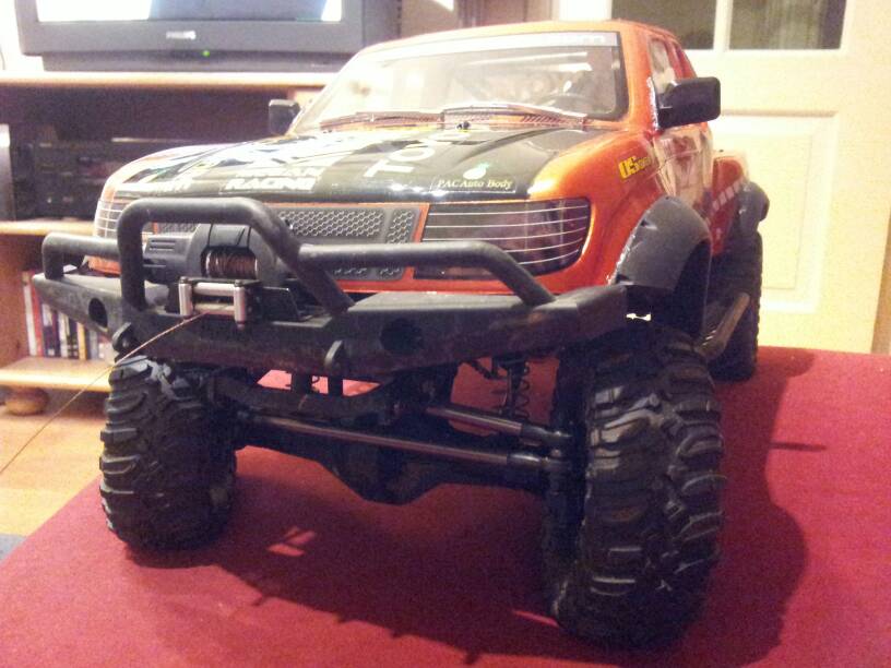 De Axial SCX-10 van WRCPino krijgt een nieuwe body Uga5u6uv