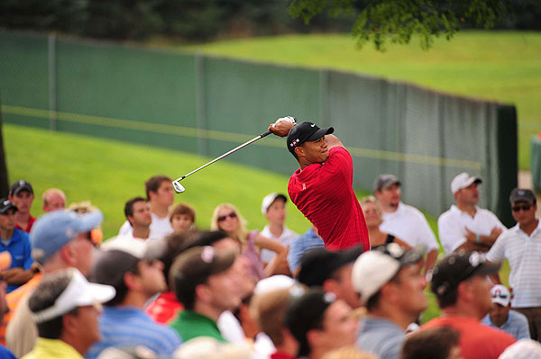 عملاق رياضى ....من أشد المعجبين بيه... Tiger-woods-bridge-4_600