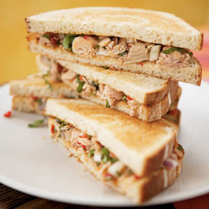 سندويش التونه اللذيذ Sandwiches-ck-1599585-l