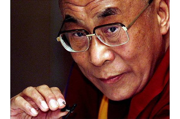 بحث حول شخصيات نالت جائزة نوبل للسلام بالانجليزية Dalai_lama_01